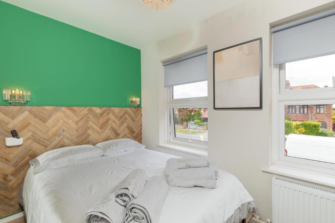 Ocean Studio Apartments Литлхемптон Экстерьер фото
